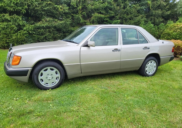 Mercedes-Benz W124 (1984-1993) cena 28000 przebieg: 424000, rok produkcji 1992 z Jastrowie małe 301